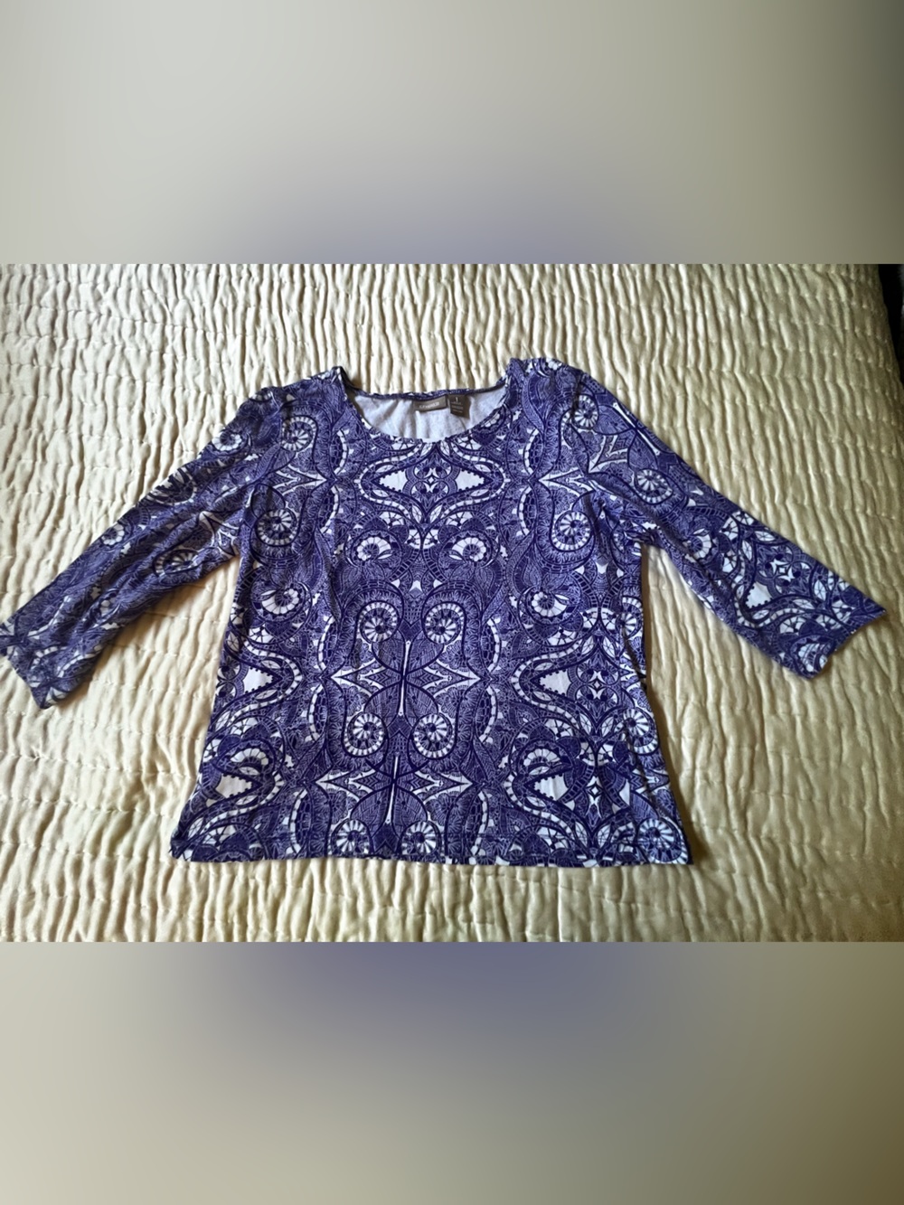 CHICO’S PURPLE/WHITE PAISLEY PATTERN SCOOP NECK TUNIC TOP. SIZE 1.  3/4 SLEEVES